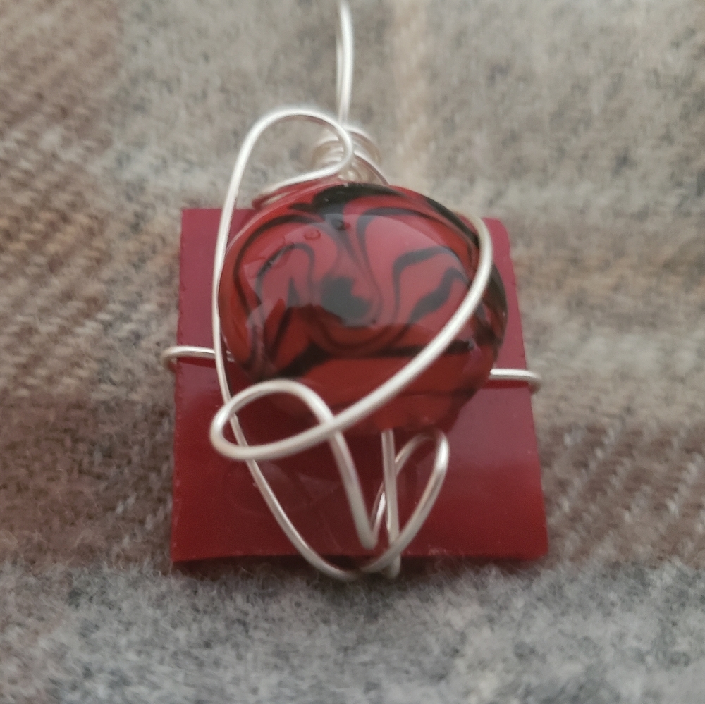 🫖2/$20 Handmade Wire Red & Silver Pendant